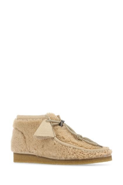 Camel teddy Wallabee lace-up shoes